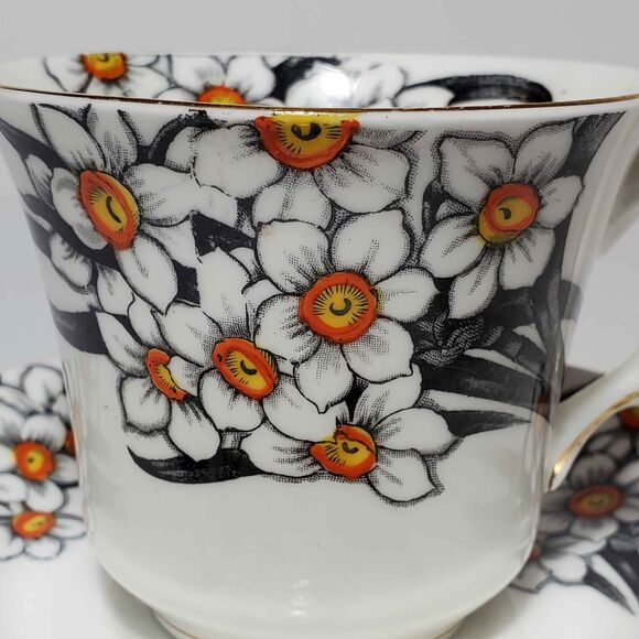 Victoria C&E Teacup and Saucer Narcissus White Flowers Vintage - Picture 10 of 10